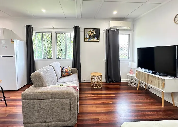 Zen Escape Guest House "Location 3" - Three Listings - Hidden Gem, Funky Corner, Boutique Granny Flat