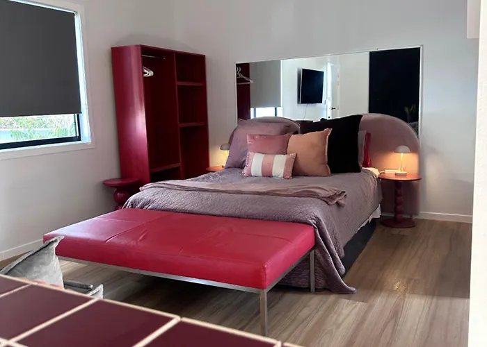 Aurora Studio & Court Yard Private Pet Friendly Free Parking