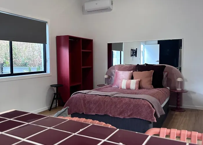 Aurora Studio & Court Yard Private Pet Friendly Free Parking