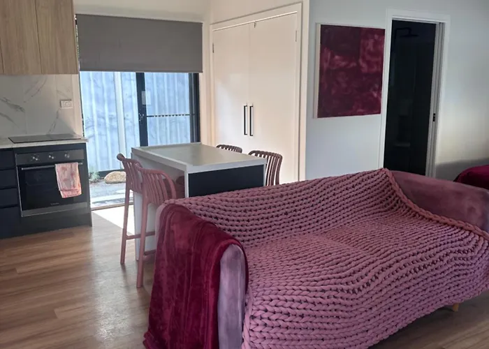 Cherrie Studio & Court Yard Private Pet Friendly Free Parking